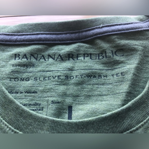 NWOT - Banana Republic Mens Long Sleeve Shirt. - Picture 2 of 3